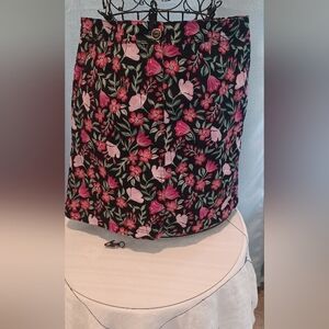 Karen Scott Skort Black with Pink Floral Design